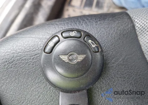 2010 Mini Cooper S z USA, uszkodzony, nr VIN WMWMF7C50ATX42847